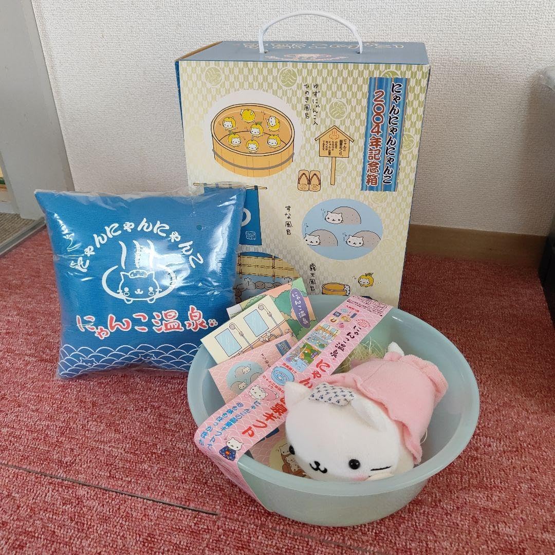 【新品未使用品】にゃんにゃんにゃんこ　2004年記念箱　にゃんこ温泉ギフト サンエックス にゃんにゃんにゃんこ 2004年記念箱&クッション